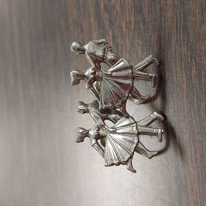 VINTAGE Screwback Silver Dancers Earrings